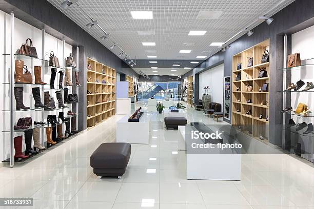 Innenseite Des Schuhs Store In Modernen Europäischen Mall Stockfoto und mehr Bilder von Geschäft