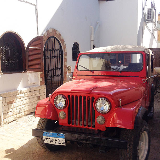 wrangler jeep - tire track egypt track africa photos et images de collection