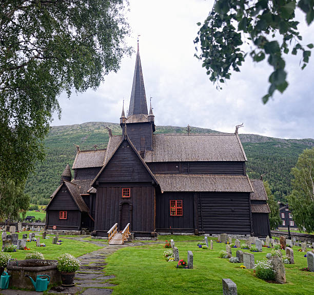 ロム stavkirke - stavkyrkje ストックフォトと画像