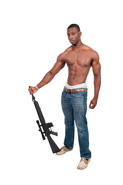 hombre con atropello del rifle - black ops fotografías e imágenes de stock