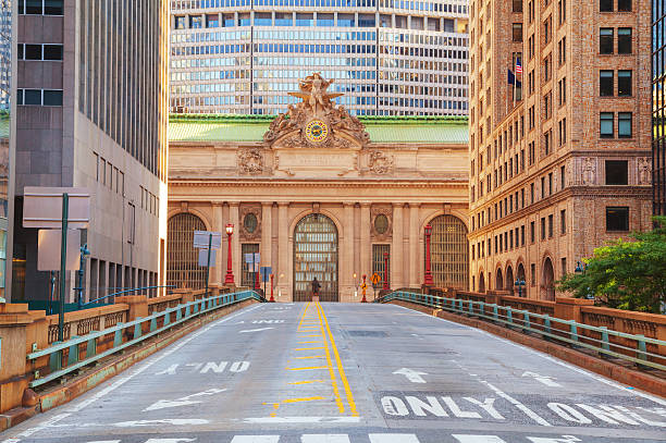 istock Grand Central Terminal viaduc and old entrance 518759806