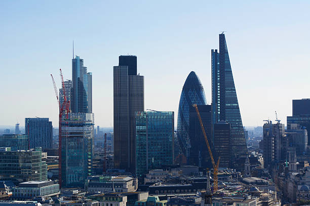 city de londres - london england aerial view skyscraper mid air photos et images de collection
