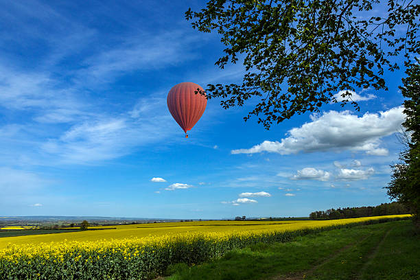 istock Yorkshire Countryside - Hot Air Balloon 518775910