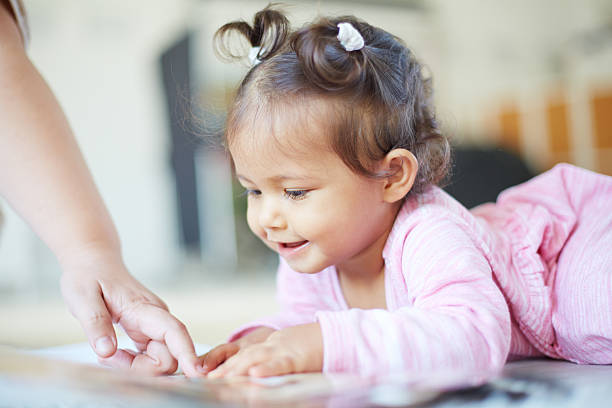 kleines kind spielt mit - baby pointing child showing stock-fotos und bilder