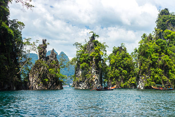 istock Mountains lake river sky and natural attractions in Ratchaprapha 518806532
