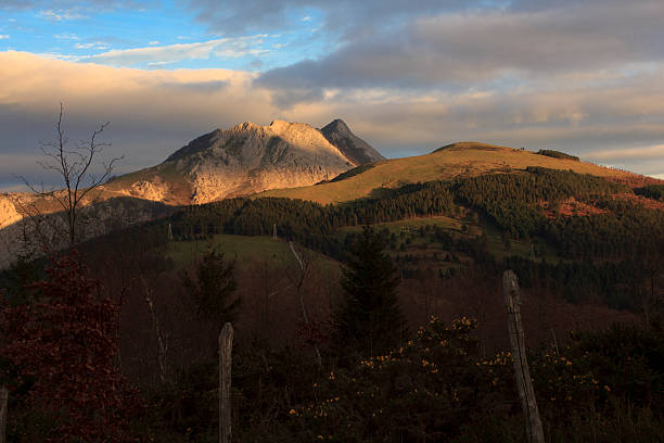 istock Mountains from Urkiola natural park 518812821