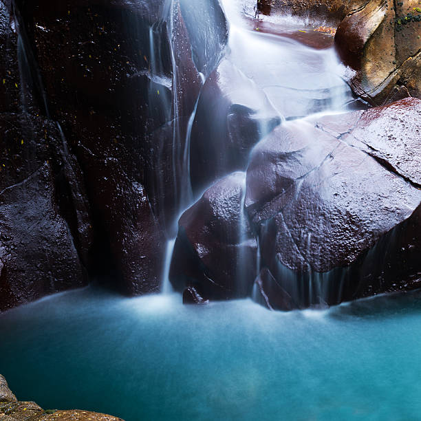 fließenden bach - spring waterfall japan landscape stock-fotos und bilder
