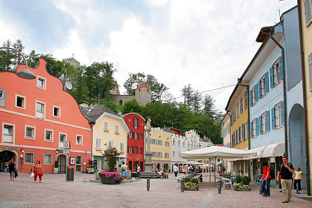 Vislumbres da bela cidade do Sul, Tirol - fotografia de stock