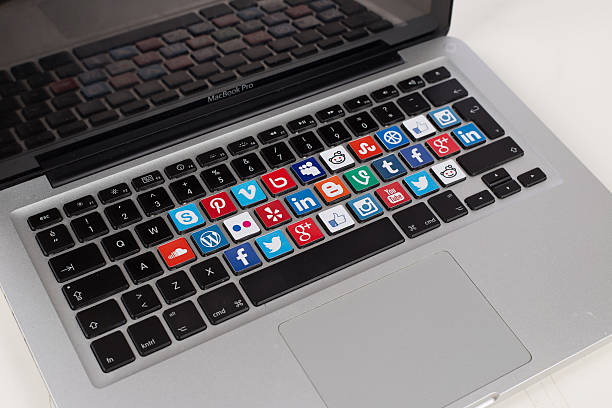 ソーシャルメディアキーボードのロゴのマックブック - reddit ストックフォトと画像
