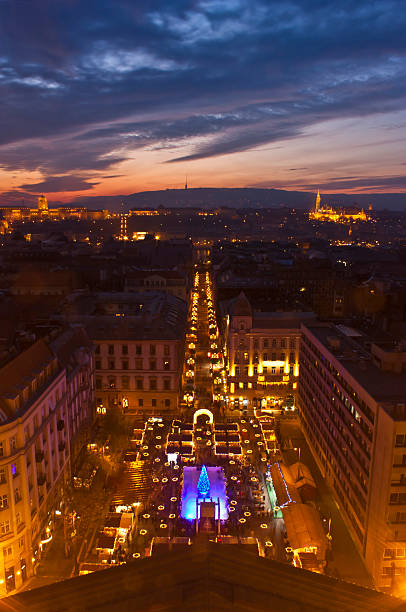 istock Christmas fair before the Saint Stephen's Basilica 518874175