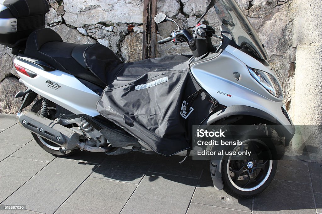 gebied Sta op piloot Motorbike Piaggio Mp3 Stock Photo - Download Image Now - MP3 Player,  Motorcycle, Three Objects - iStock