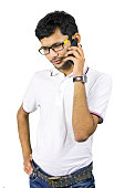 junger-mann-redet-mit-handy.jpg?b=1&s=17
