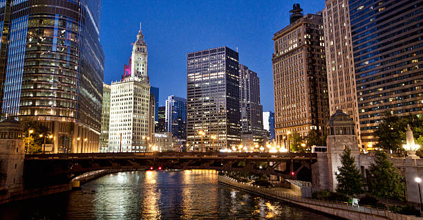 istock Chicago city centre by night 518899930