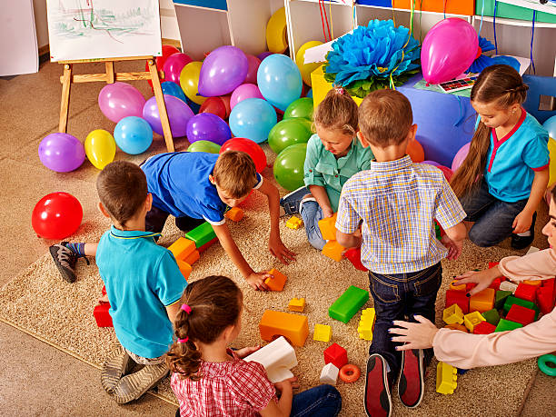 istock Group children game blocks on floor 518910128