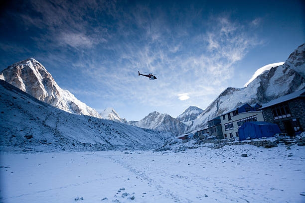 niesamowite rano na himalayan heights - kala pattar zdjęcia i obrazy z banku zdjęć