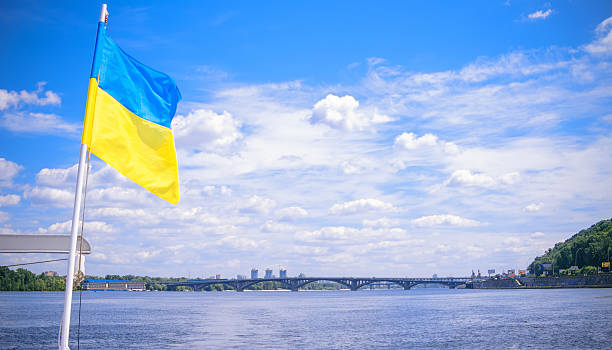 istock Ukrainian flag on the Dnipro River in Kiev 518928761