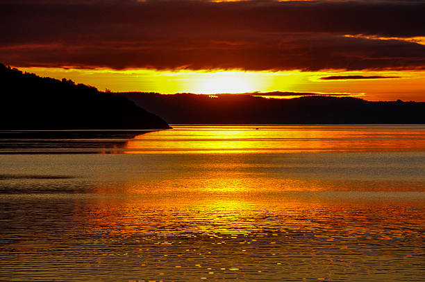 istock Sunset on Villarrica's lake from Pucon's Beach, Chile 518945427