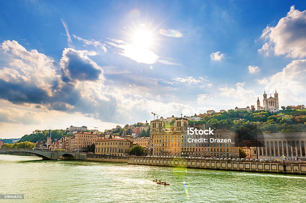 Lyon i Rzeka Loara we Francji w słoneczny letni dzień - Zbiór zdjęć royalty-free (Lyon)