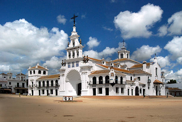 église el rocío, espagne - pèlerinage photos et images de collection