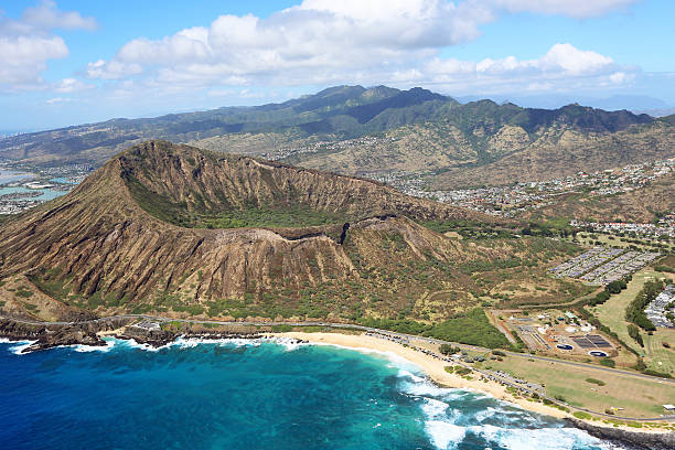 istock Sandy Beach and Koko Crater 518961730