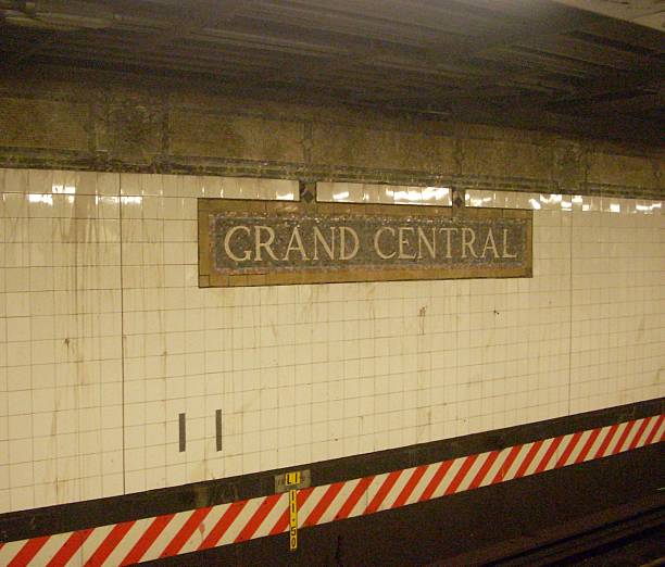 istock Grand Central Station Sign 519002642