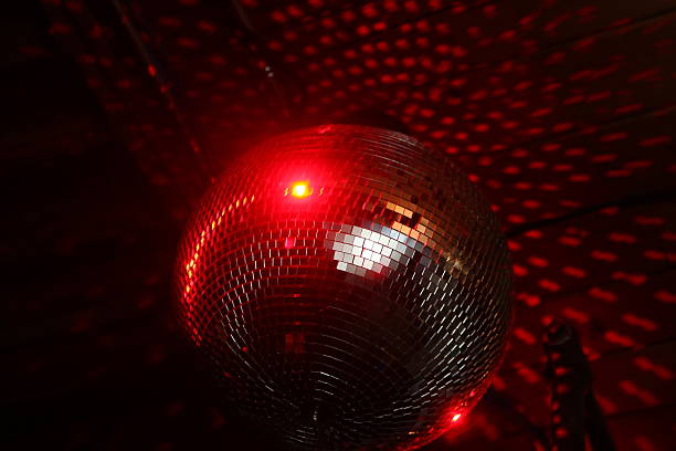 диско зеркала мяч мяч - dance fever стоковые фото и изображения