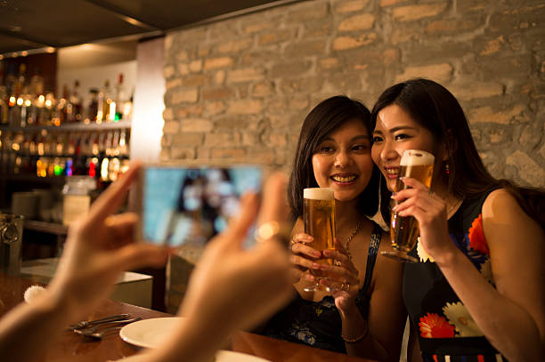 istock Women who are taking a commemorative photo with a smile 519013606