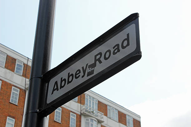 abbey road street señal - abbey road fotografías e imágenes de stock