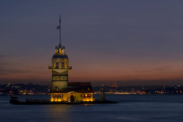 istock Maiden's tower in Istanbul 519042444