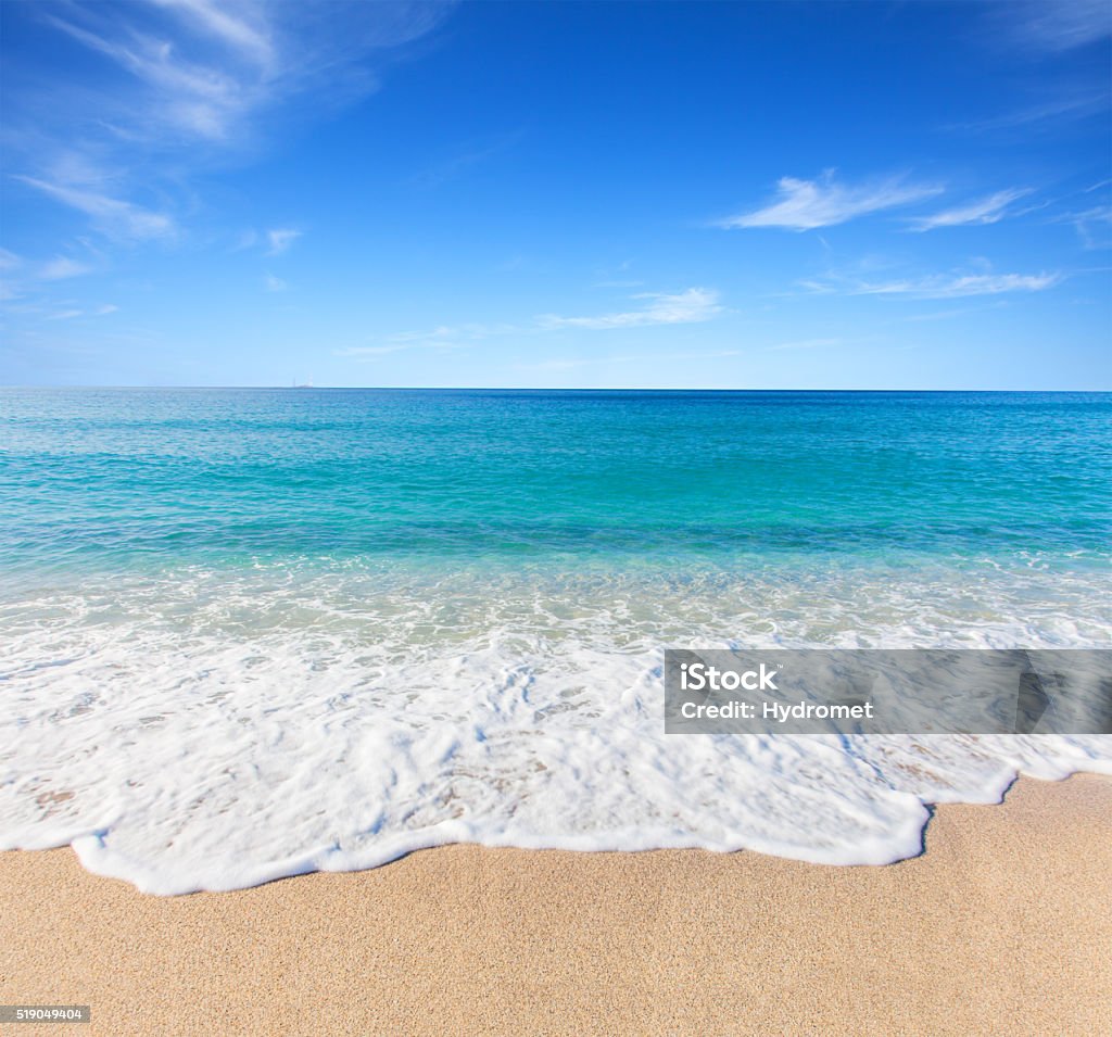 Plage tropicale et la mer - Photo de Plage libre de droits