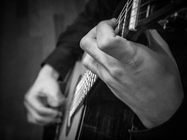гитарист рук и пальцев - spanish culture audio стоковые фото и изображения
