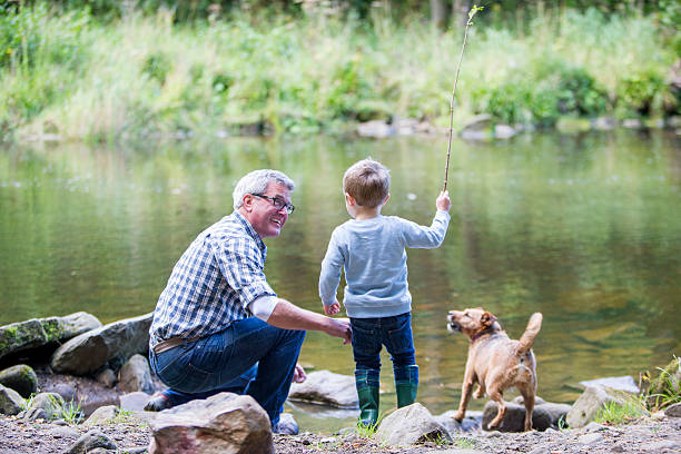 petit garçon et sa papi - fishing lake grandfather grandson photos et images de collection