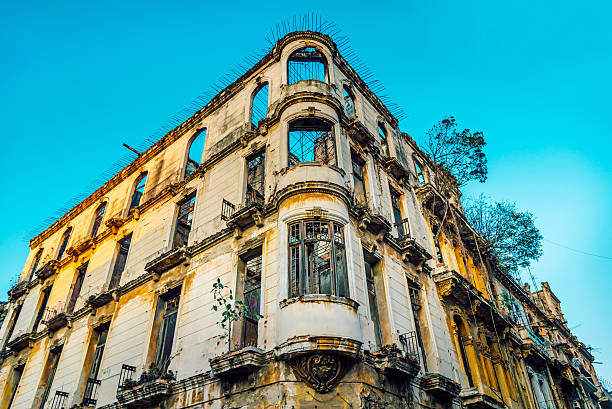 istock Old rundown colonial building in Havana, Cuba 519090056