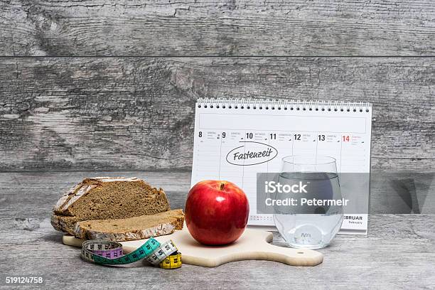 Diätmenü Grau Hintergrund Mit Kalender Stockfoto und mehr Bilder von Fastenzeit