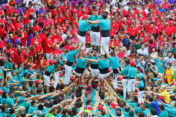 tarragona, spanien – 4. oktober 2014 - castellers stock-fotos und bilder