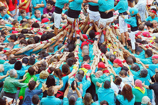 tarragona, spanien – 4. oktober 2014 - castellers stock-fotos und bilder