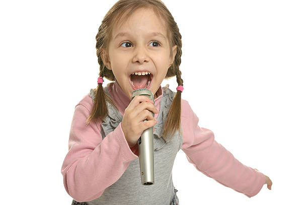 istock Little girl singing 519132476