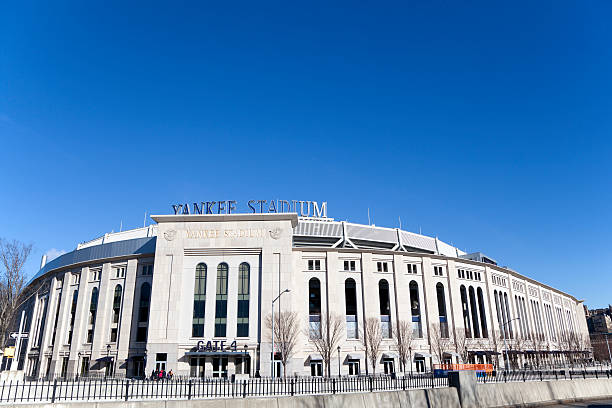 yankee stadium - new york yankees photos et images de collection