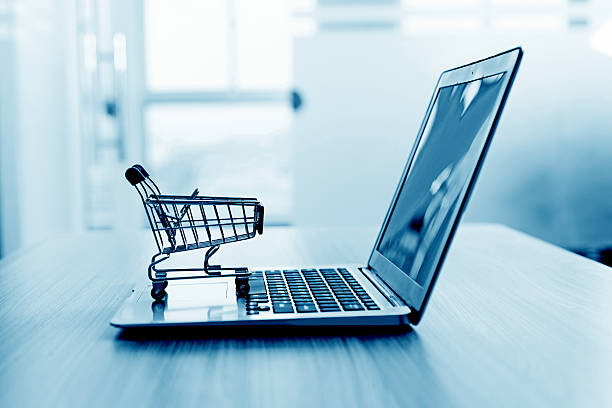 istock Shopping cart on laptop 519186052