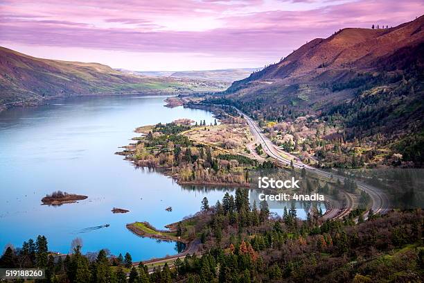 Columbia River From Rowena Crest Viewpoint Oregon Stock Photo - Download Image Now - Oregon - US State, Columbia River, Curve