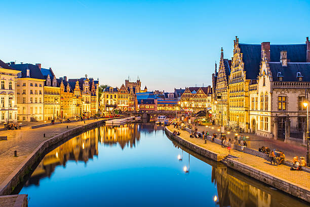 vista panoramica del canale di gent, in belgio - belgio foto e immagini stock