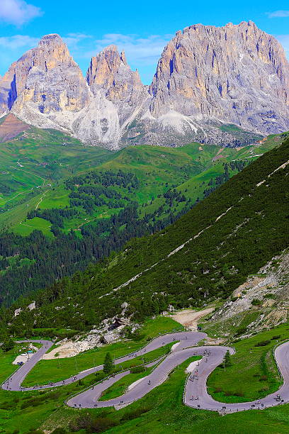 пордой и селла гора дорога пас, доломитовые альпы, итальянский, тироль альпы - sella pass стоковые фото и изображения