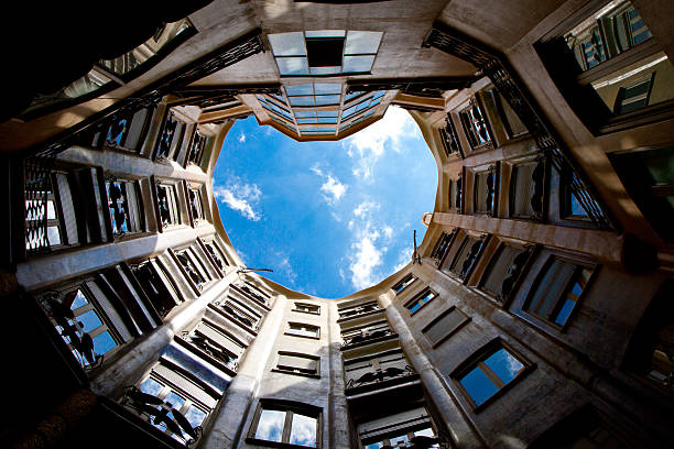 casa milà, barcellona - la pedrera foto e immagini stock