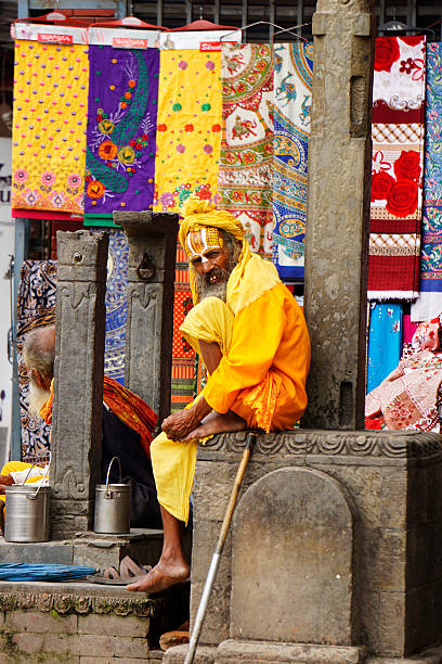 святой человек в непале - india sadhu nepalese culture nepal стоковые фото и изображения