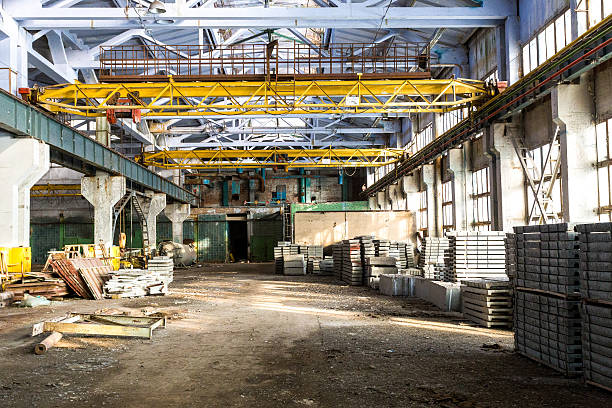 istock Old abandoned industrial factory warehouse at sunny day 519263012