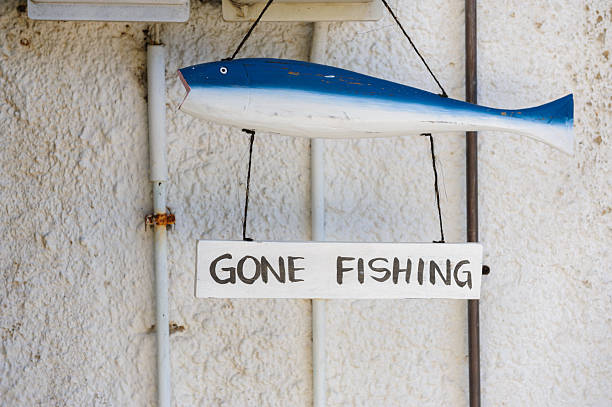 gone рыбалка - fishing absence sign wood стоковые фото и изображения