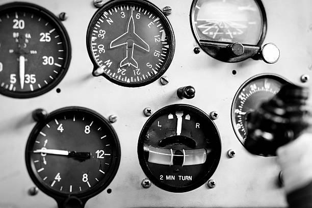 vecchia cabina di pilotaggio aereo dettagli - cockpit airplane autopilot dashboard foto e immagini stock