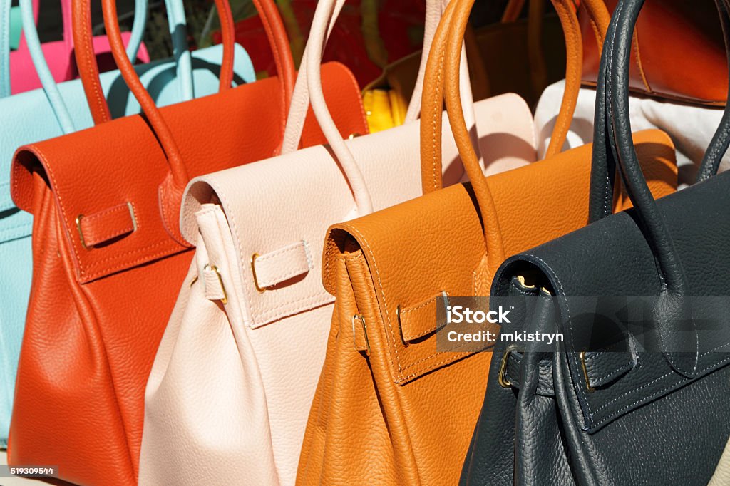 Bunte Leder Handtaschen für den Verkauf - Lizenzfrei Handtasche Stock-Foto