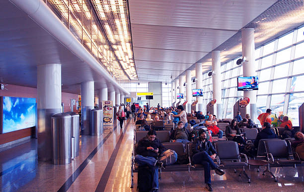 terminal server de l'aéroport international de sheremetyevo - sheremetyevo photos et images de collection
