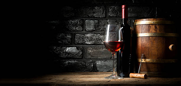 古いレッドワイン - wine bottle composition cellar red wine ストックフォトと画像